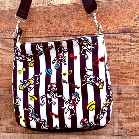 Stylish Black and White Striped Women's Bag - Picture 3 of 11